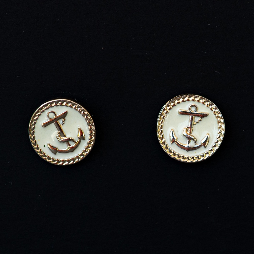 Anchor stud earrings